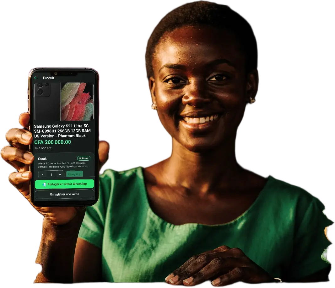 Une commerçante tient son téléphone derrière son comptoir, la fiche produit de TapTap Pub ouverte à l’écran.
